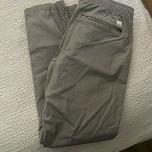 Light gray Vuori cargo elastic weight paint ￼